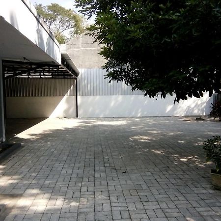 Rembulan Guest House Jombang Exterior photo