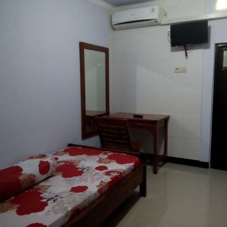 Rembulan Guest House Jombang Exterior photo